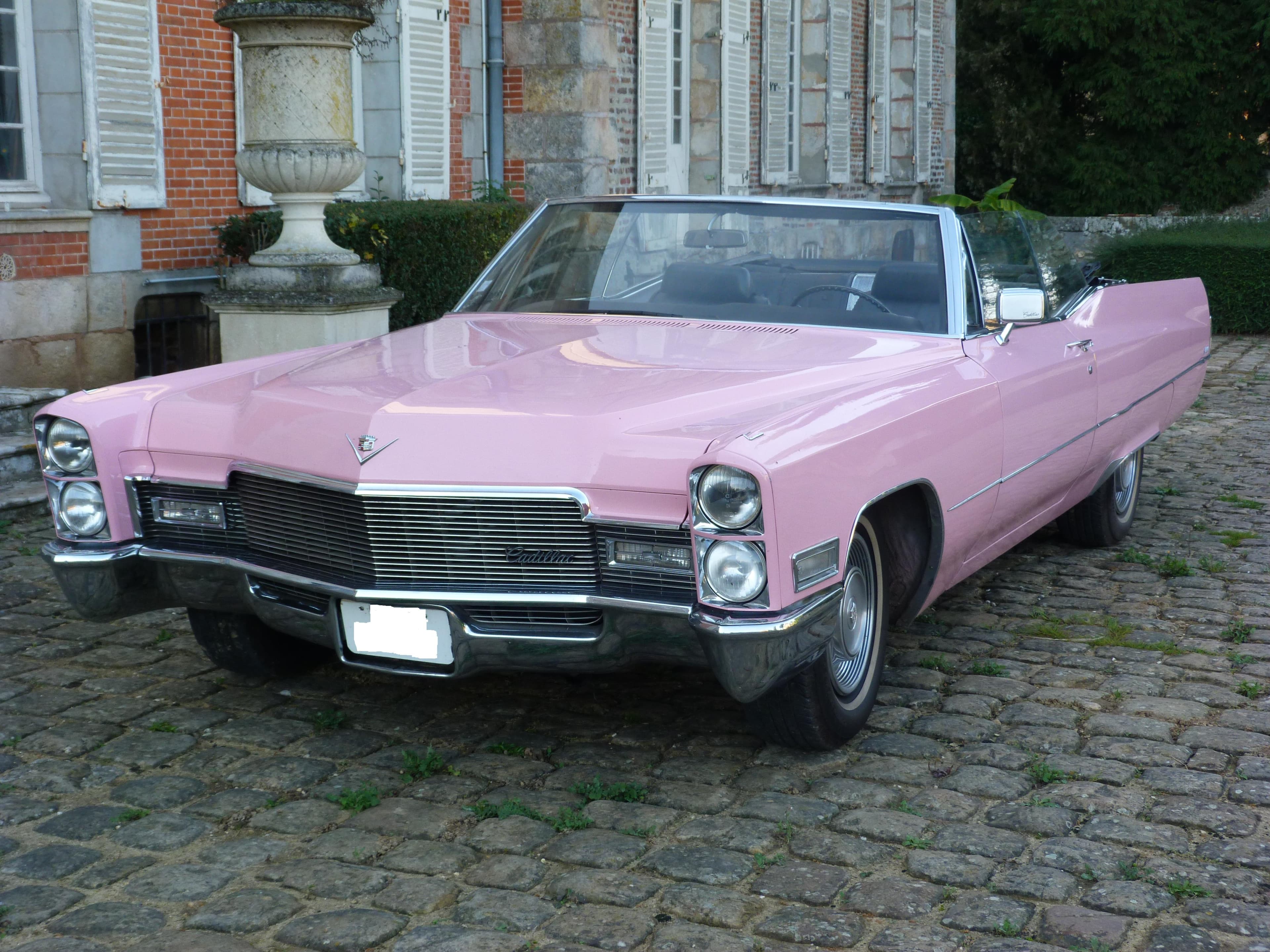 Cadillac Deville rose 1968 - Vue extérieure