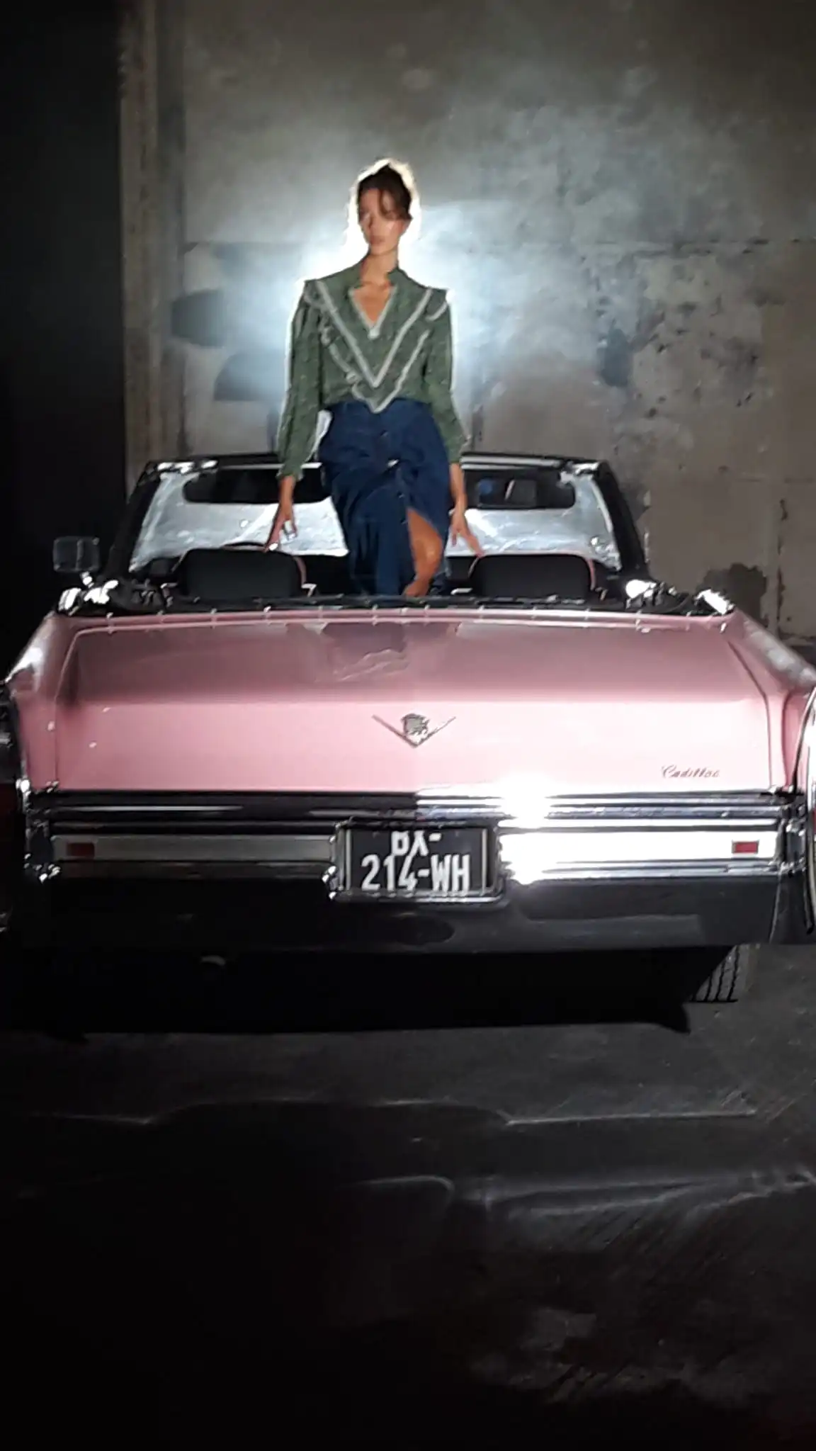 Séance photo NAFNAF avec la Cadillac vintage